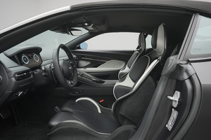 Aston Martin DB12 Volante