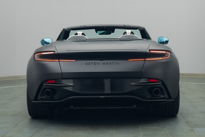 Aston Martin DB12 Volante